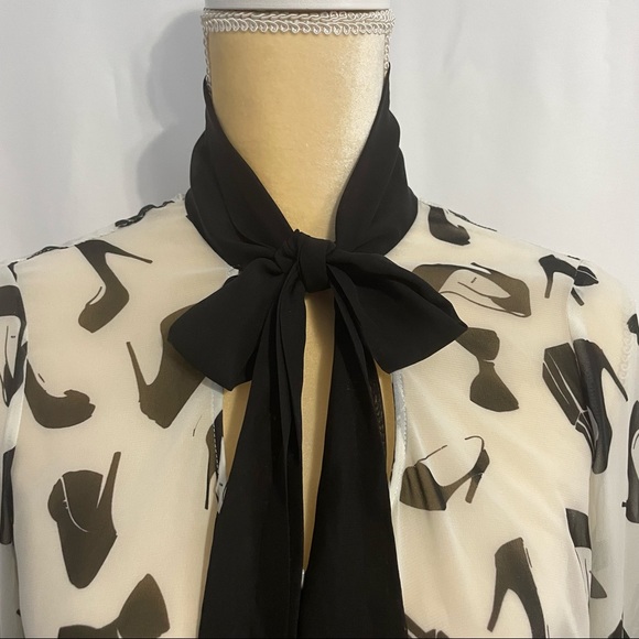 Kardashian Kollection shear blouse. Black and white size large - Picture 3 of 14